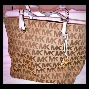 Classic Michael Kors Shoulder Bag